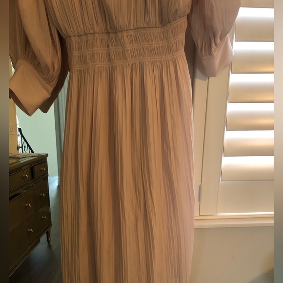 The most girly dress you’ll ever wear 💗 - Picture 4 of 9